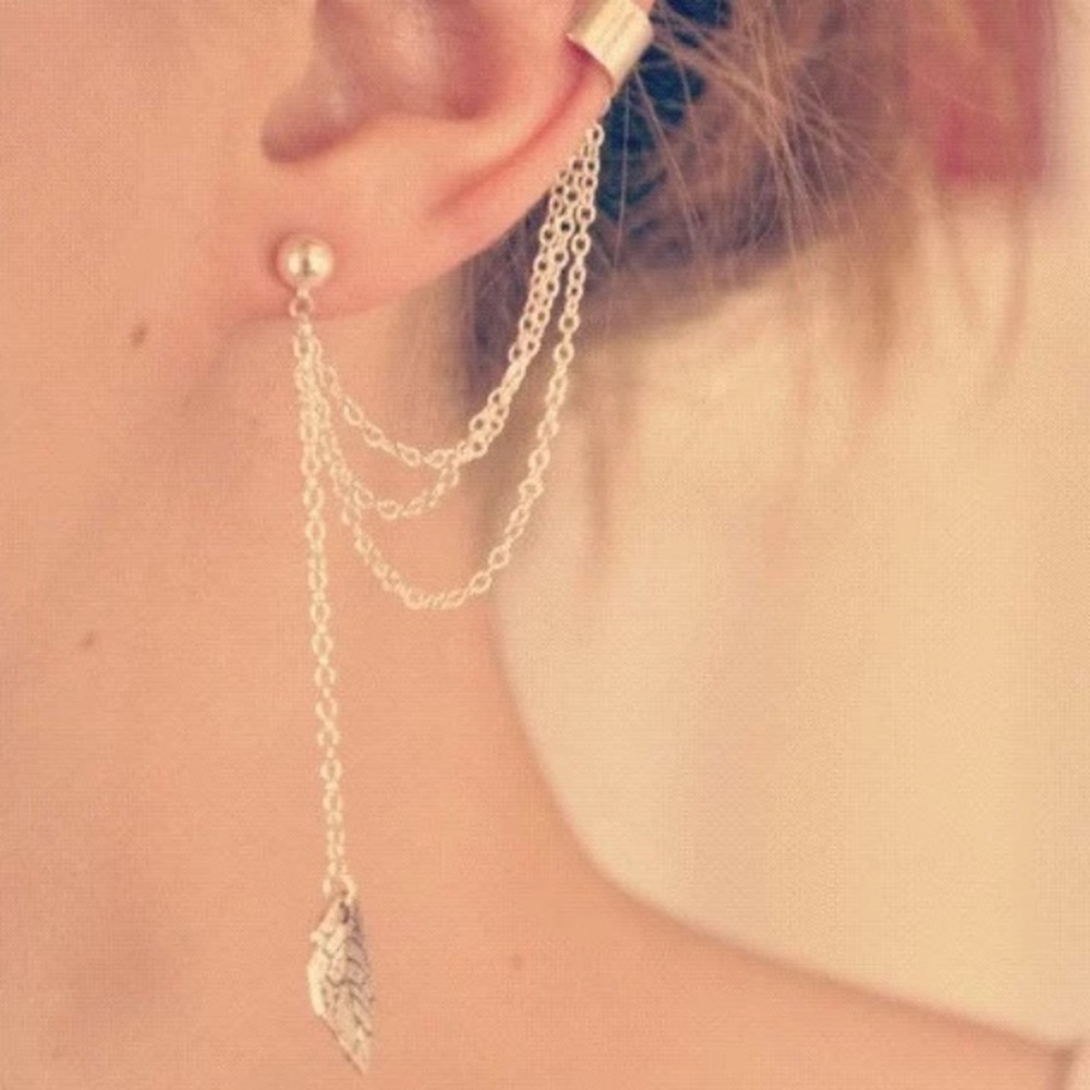 NEW๐๐1 GOLDEN๐FEATHER EAR CHARM!๐๐ONE PIECE! - Picture 4 of 6